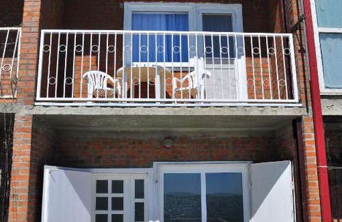 Taganrog House | Discover Elling Morskoi dom: Pet-Friendly Oasis by the Sea