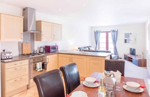 Ayr Apartment | Exceptional Elliot Suite No2 - Pet-Friendly & Family Friendly