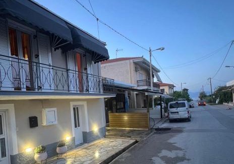 Paralia Porovitsis House | Family-Friendly Retreat at Ellis House Awaits You