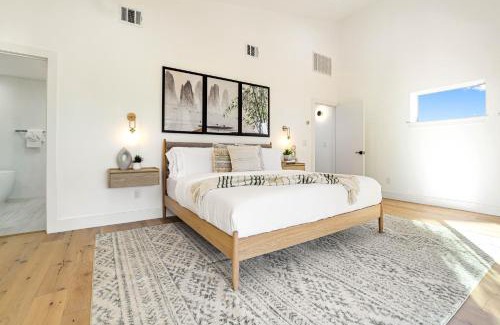 Old East Dallas House | Cozy Ellum House: Oceanfront Bliss with Pool Access