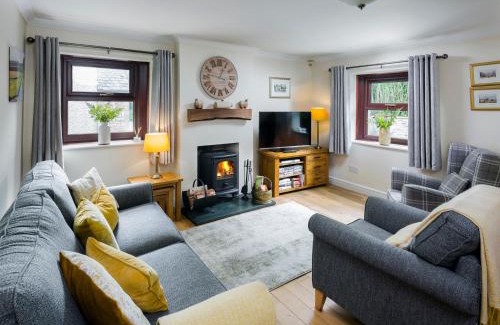 Caldbeck House | Discover Ellwood House: Guest Rated 9/10, Pet-Friendly Stay