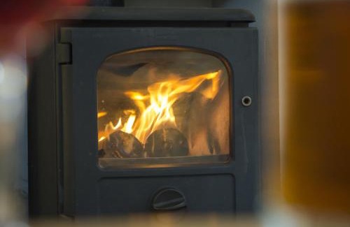 Caldbeck House | Discover Ellwood House: Guest Rated 9/10, Pet-Friendly Stay