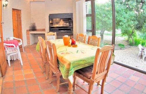 Darling Bed & Breakfast | Cozy Elly's Place B&B: Family-Friendly with Pool Access