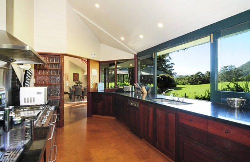 Beaumont House | Discover Ellywan: Family-Friendly Retreat in Kangaroo Valley