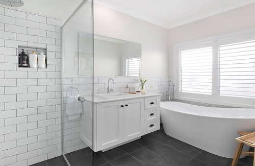 Berry House | Elm Cottage: Iconic Views & Family-Friendly Amenities