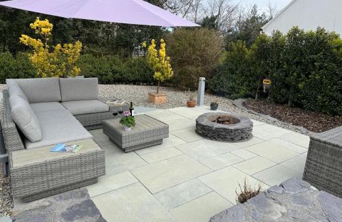 Schull House | Elm Grove: Oceanfront Retreat with Perfect 10 Ratings