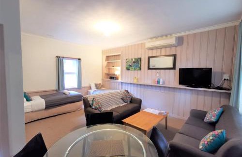 Bright Cabin | Elm Lodge Bright: Family-Friendly Retreat with Kitchen Access