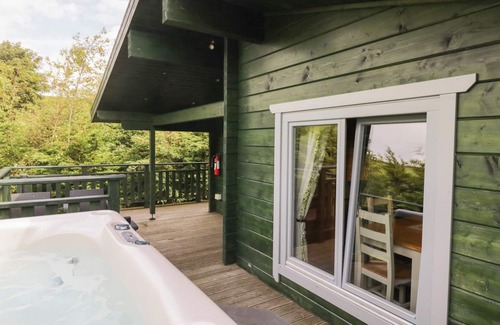 Newland Near Ulverston Cottage | Discover Elm Lodge: Relax with Spa and Hot Tub Amenities