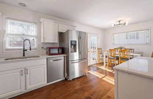 West Omaha House | Elm: Peaceful Pet-Friendly Retreat with High Guest Ratings