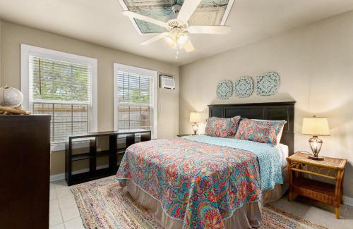 Seguin House | Elm Street Bungalow