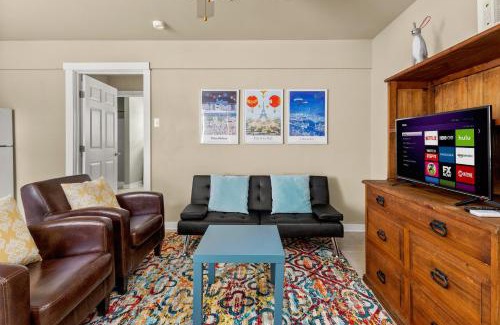 Seguin House | Elm Street Bungalow