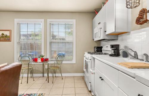 Seguin House | Elm Street Bungalow