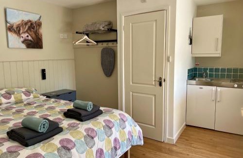 Yardley Gobion Apartment | Pet-Friendly Elm Tree Farm Accommodation with Great Reviews