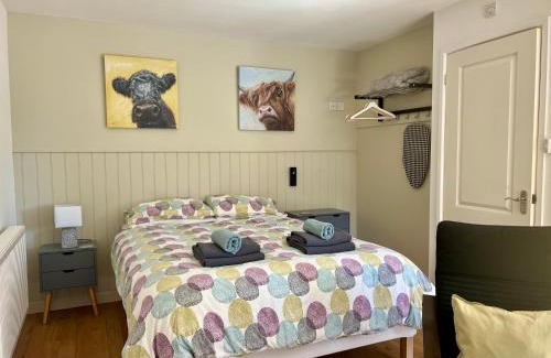 Yardley Gobion Apartment | Pet-Friendly Elm Tree Farm Accommodation with Great Reviews