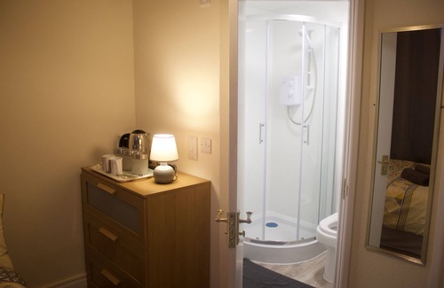 Weston-super-Mare House | Exceptional Elm Tree Guest House with Breakfast Included