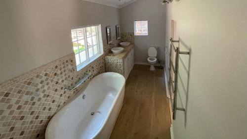 Dullstroom Villa | Elm Tree House - Dullstroom: Cozy Family Retreat Awaits