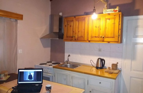 Petaleia House | Discover Unique Elm Tree: Pet-Friendly Retreat in Pantokratoras