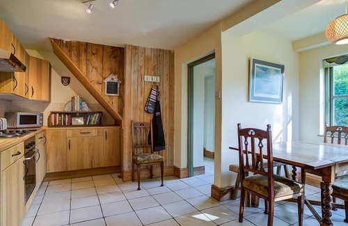 Paxford Cottage | Pet-Friendly Elm View Cottage in Charming Chipping Campden