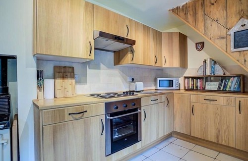 Paxford Cottage | Pet-Friendly Elm View Cottage in Charming Chipping Campden