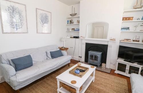 Wareham House | Elm Villa: Pet-Friendly Retreat with a 9.8 Guest Rating