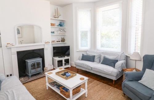 Wareham House | Elm Villa: Pet-Friendly Retreat with a 9.8 Guest Rating