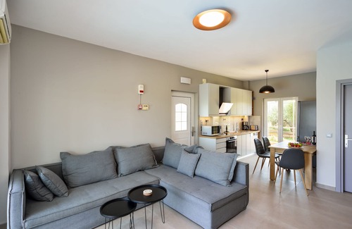 Makrys Tichos Villa | Relax at Elma's Villa, Family-Friendly Oasis near the Beach