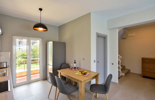 Makrys Tichos Villa | Relax at Elma's Villa, Family-Friendly Oasis near the Beach