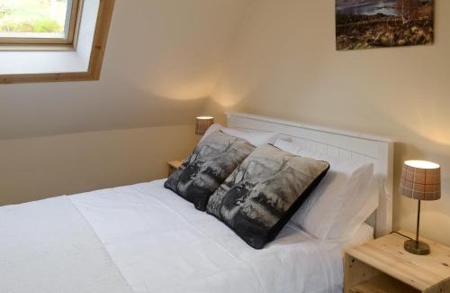 Lochcarron House | Elmbank: Pet-Friendly Retreat with 9.5/10 Guest Rating