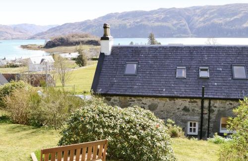 Lochcarron House | Elmbank: Pet-Friendly Retreat with 9.5/10 Guest Rating