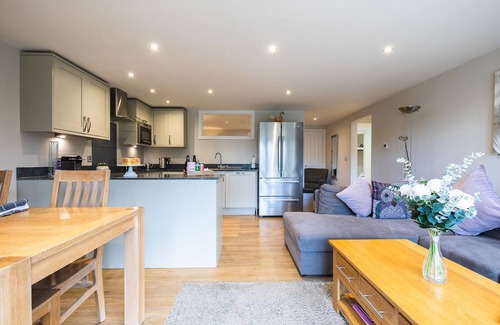 Cutnall Green Apartment | Discover Elmbridge Farm Warbler Lodge: Family-Friendly Retreat