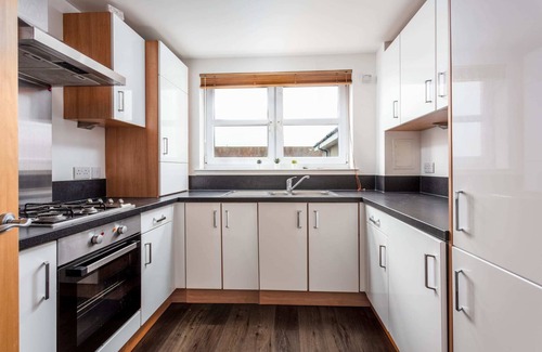 Ayr Apartment | Experience Comfort at Elms Way No33 - Donnini Apartments
