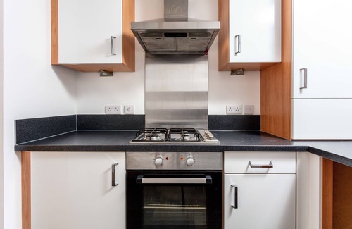 Ayr Apartment | Top-Rated Elms Way No33 - Pet-Friendly Donnini Apartments