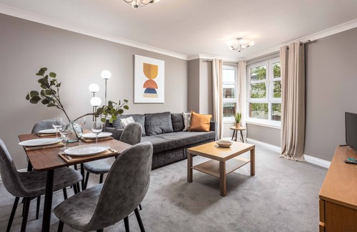 Ayr Apartment | Top-Rated Elms Way No33 - Pet-Friendly Donnini Apartments