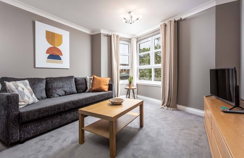 Ayr Apartment | Top-Rated Elms Way No33 - Pet-Friendly Donnini Apartments