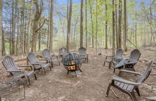 Hamlin House | Elmwood Escape: A Cozy Retreat with Pool & Family Fun