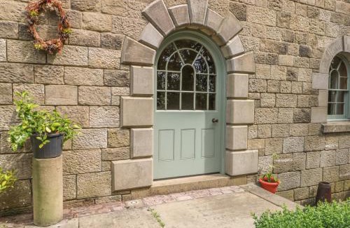 Longnor Apartment | Elmwood: 4-Star Hotel with 10/10 Guest Satisfaction