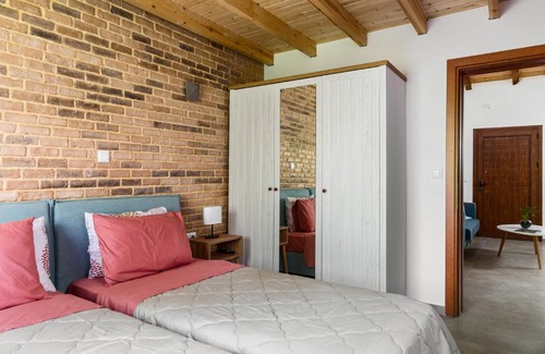 Dafnata Apartment | Exceptional Eloise Apartments - Pet and Child Friendly Stay