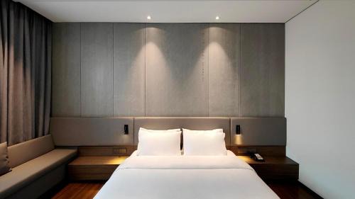Baiyun Hotel | Elong Etang Hotel Guangzhou Baiyun Airport Renhe Railway Station