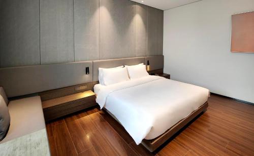 Baiyun Hotel | Elong Etang Hotel Guangzhou Baiyun Airport Renhe Railway Station