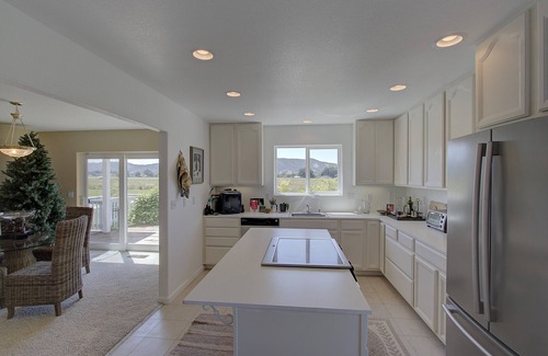 Lakeport Bed & Breakfast | Escape Together: Elope on Your Terms with Spa and Breakfast