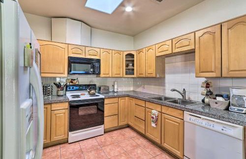 Eleven Mile Corner Apartment | Desert Oasis Getaway with Courtyard and Pool Access