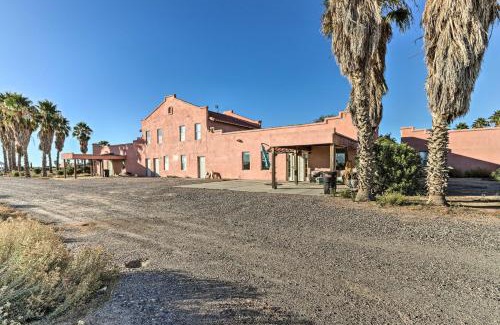 Eleven Mile Corner Apartment | Desert Oasis Getaway with Courtyard and Pool Access
