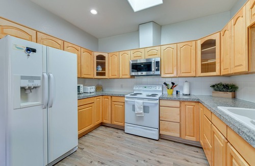 Eleven Mile Corner Apartment | Relaxing Eloy Vacation Rental with Pool and Courtyard