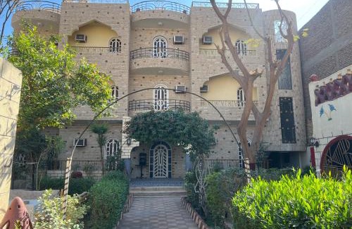 Luxor Hotel | Experience Comfort at Elphardous Hotel with Pool & Hot Tub