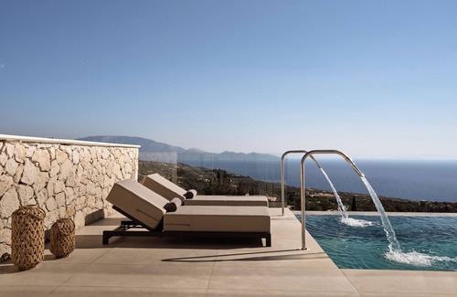 Skinaria Villa | Elpida Villa: Relax by the Infinity Pool & Indulge in Spa