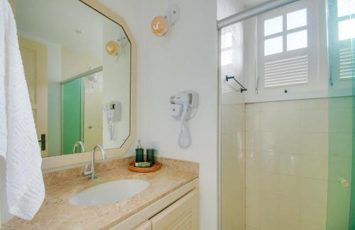 Manguinhos Hotel | Oceanfront Elsi Pousada: Guest Rated 10/10 with Pool