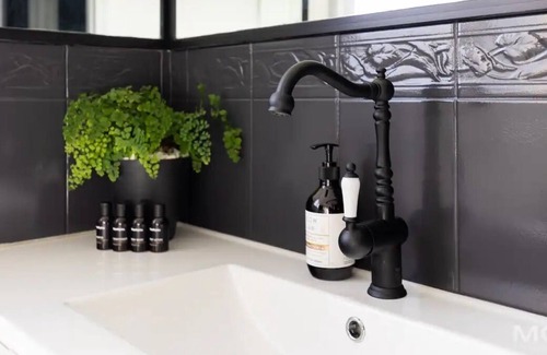 East Devonport Cottage | Elsie Cottage - A small cosy cottage close to the Spirit of Tasmania