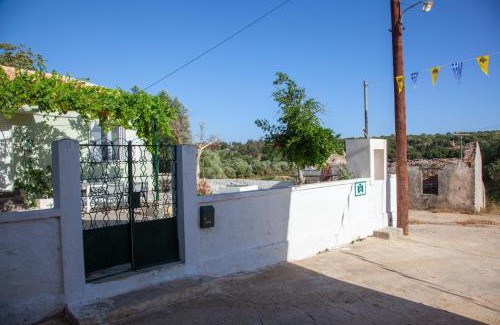 Mazarakata House | Discover Elsie's Home: Perfect for Family Getaways