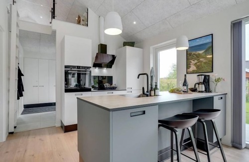 Remmer Strand House | Cozy Oceanfront Escape at Elso, Just 600m to the Inlet