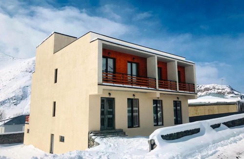 Gergeti House | Family-Friendly Eltisy Guest House with High Review Score